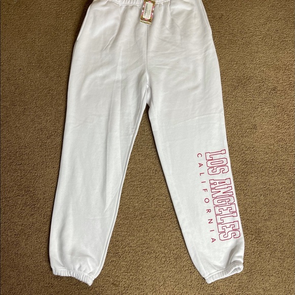 White sweatpants with pockets NWT!! - Picture 6 of 8